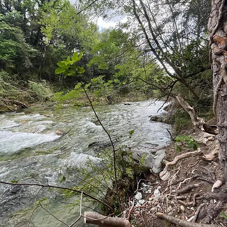 Petit Chalet En Pleine Nature Avec Acces Riviere Ubytování v soukromí